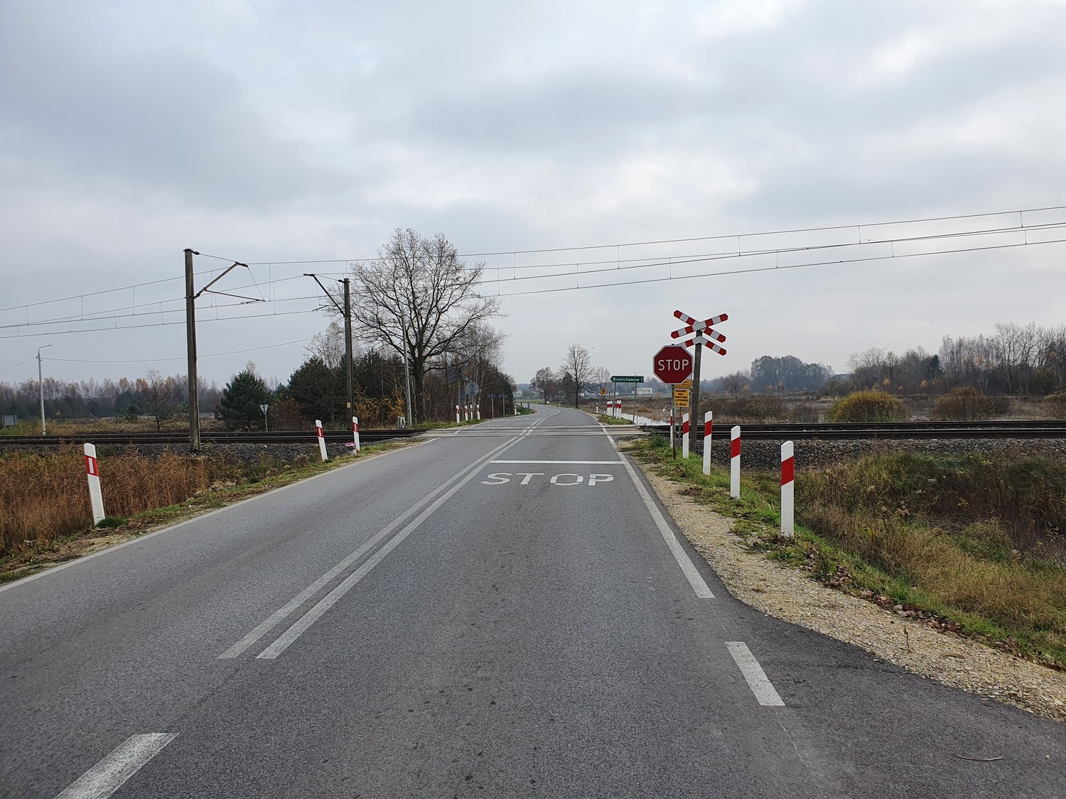 In this situation, are you driving into a multi-track level crossing?